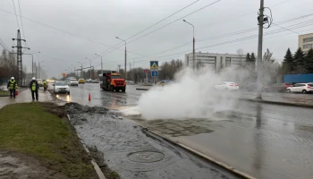 Кипяток затопил улицы Новосибирска из-за ЧП